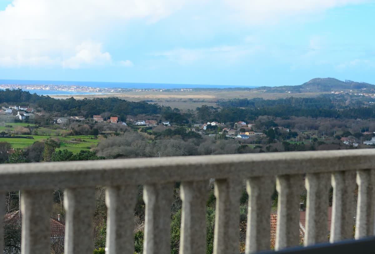 Vistas de Ribeira desde Tanatorio-Crematorio Los Dolores
